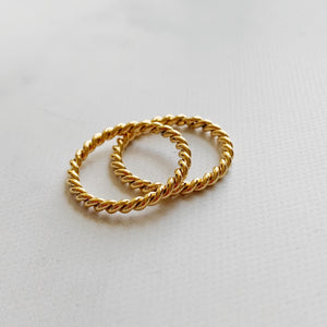 STACKABLE TWIST RING